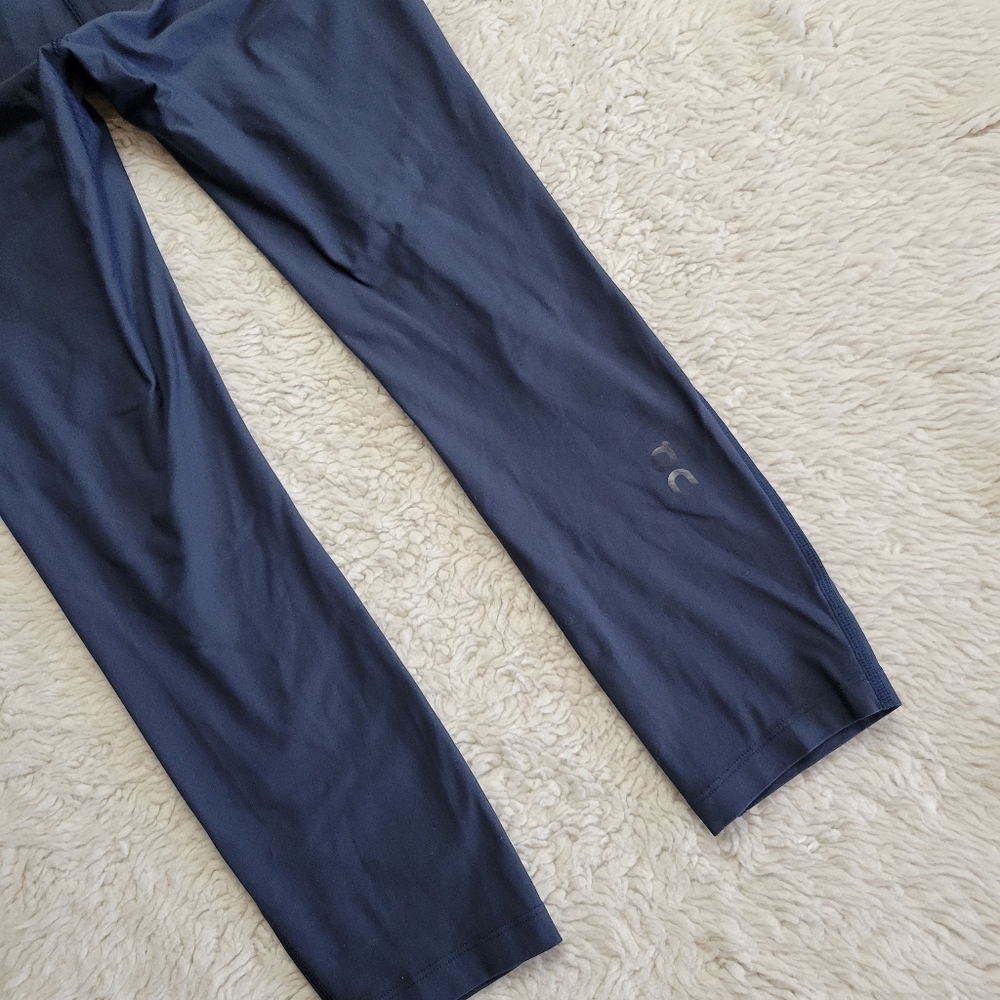 On Running Run On Clouds Active Tight Women's Xs … - image 5